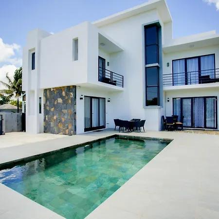 4 King Size Bed Villa With Pool & Bbq Grand Baie